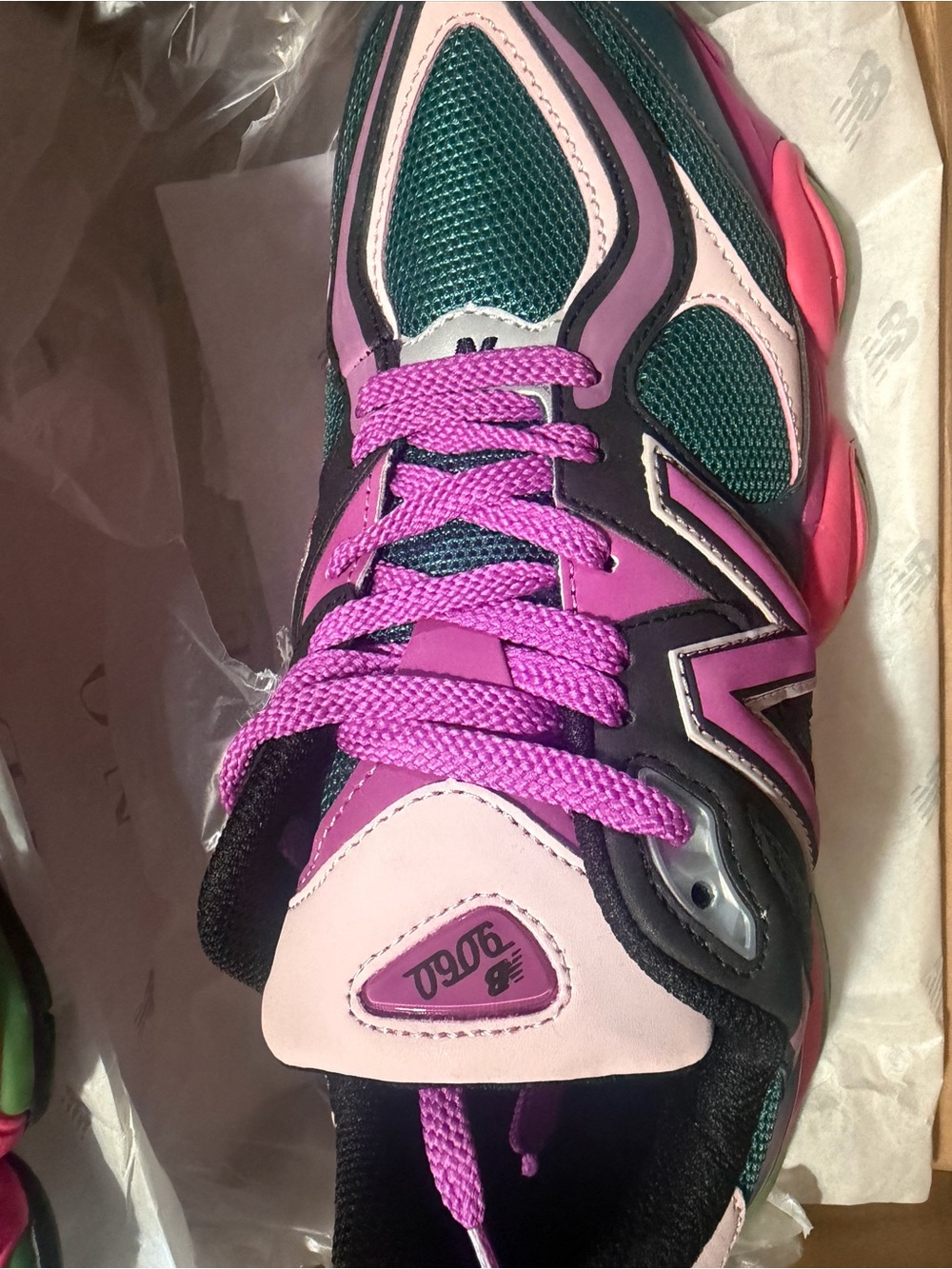 New balance sneakers/make an offer! - Picture 3 of 4